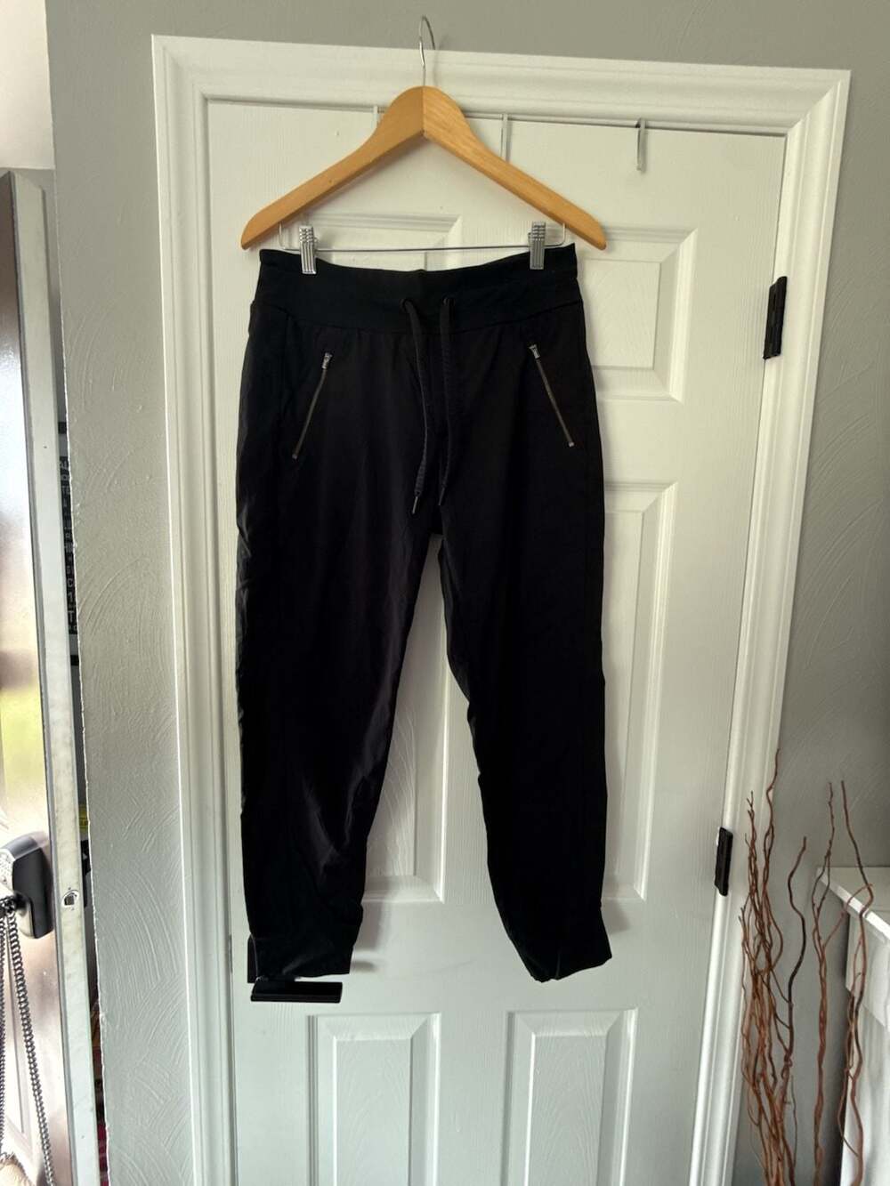 Athleta Black Trekkie North Jogger Pants Size 6